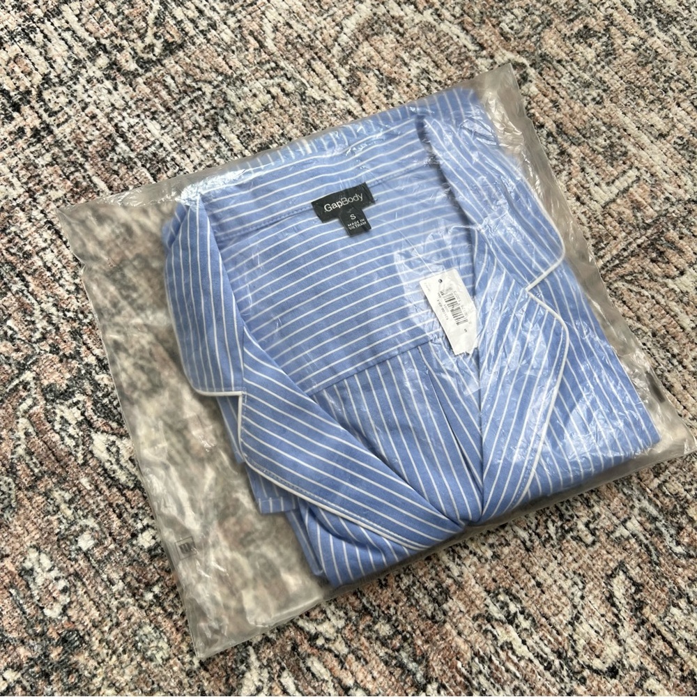 New Gap Pajama Top Women’s Small Poplin 100% cotton Long Sleeve Blue Striped - Picture 5 of 9